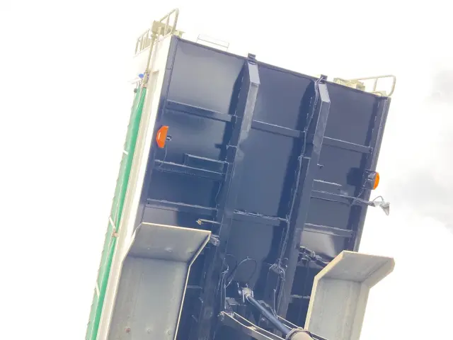 日野 プロフィア 2DG-FS1AGE(6x4)の写真12