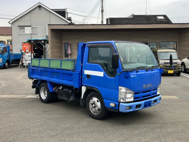 いすゞ エルフ TKG-NKR85AD(2WD)の写真2
