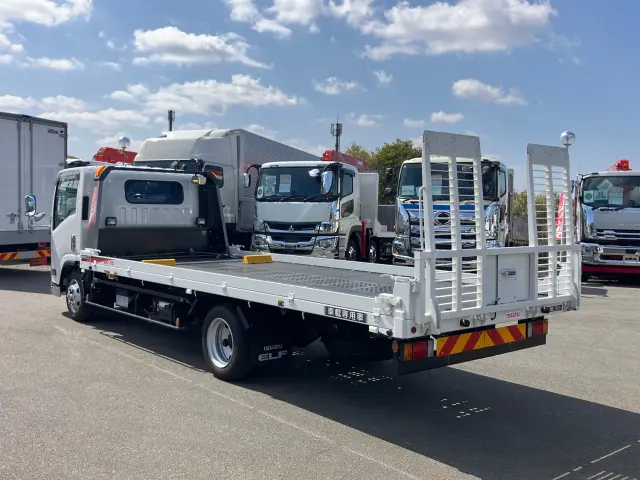 いすゞ エルフ 2RG-NPR88AN(2WD)の写真4