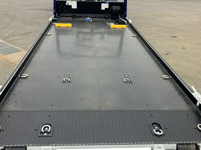 三菱 キャンター 2PG-FEB90(2WD)の写真9