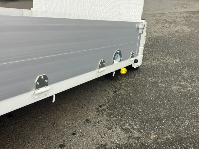 いすゞ エルフ 2RG-NPR88AM(2WD)の写真17