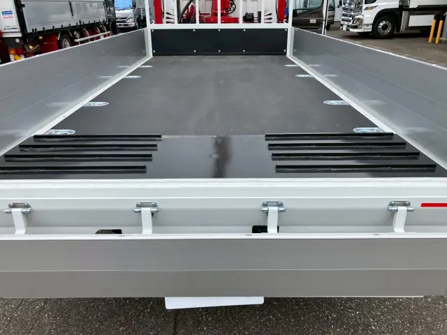 三菱 キャンター 2RG-FEB80(2WD)の写真7