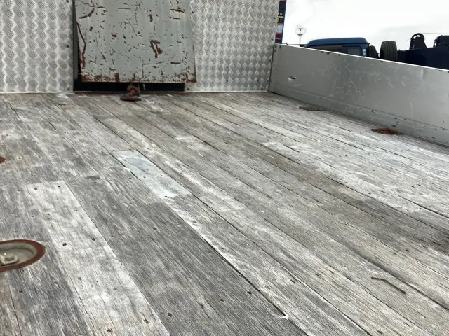 いすゞ フォワード QPG-FTR34S2(2WD)の写真8