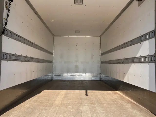 三菱 キャンター 2PG-FEB80(2WD)の写真8