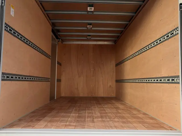 三菱 キャンター 2PG-FEB80(2WD)の写真8