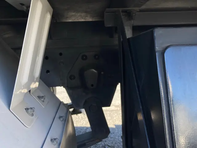 いすゞ エルフ TRG-NLR85AN(2WD)の写真9