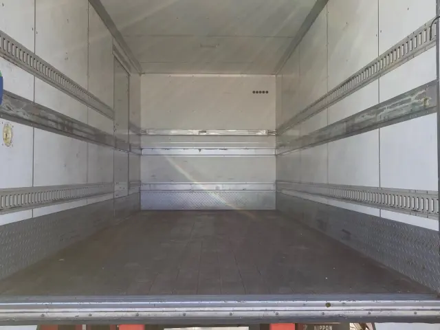 三菱 キャンター 2PG-FEBS0(2WD)の写真8