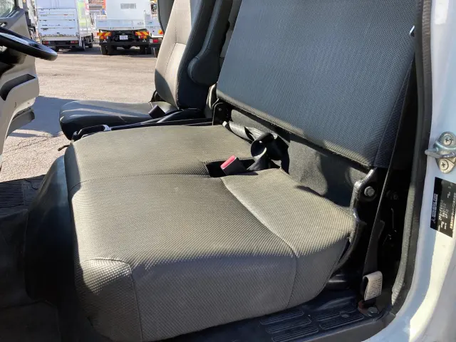 三菱 キャンター 2PG-FEBS0(2WD)の写真18