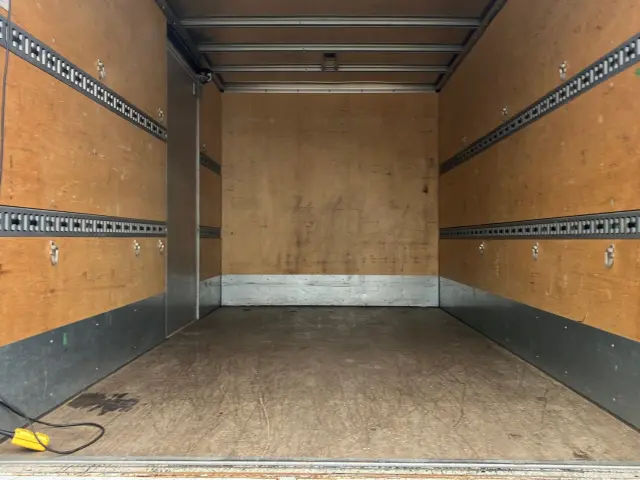 三菱 キャンター 2PG-FEB50(2WD)の写真8