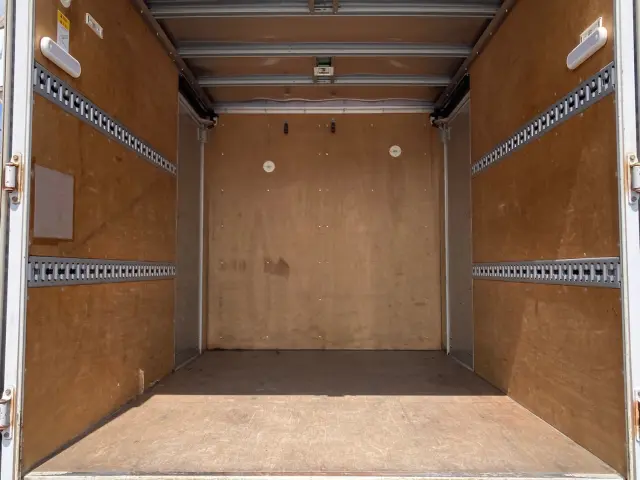 いすゞ エルフ TKG-NLR85AN(2WD)の写真8