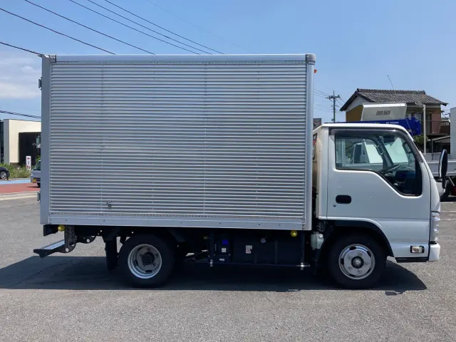 いすゞ エルフ 2RG-NHR88AN(2WD)の写真6