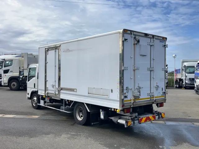 いすゞ エルフ 2RG-NPR88YN(2WD)の写真4
