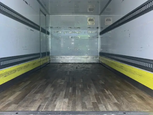 いすゞ エルフ 2RG-NPR88YN(2WD)の写真8