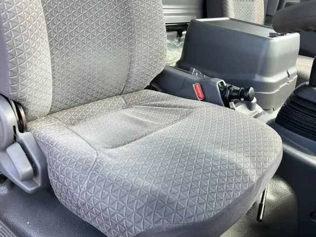 いすゞ エルフ 2RG-NPR88YN(2WD)の写真17