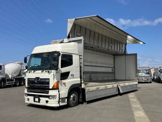 日野 プロフィア QPG-FW1EXEJ(8x4)の写真1