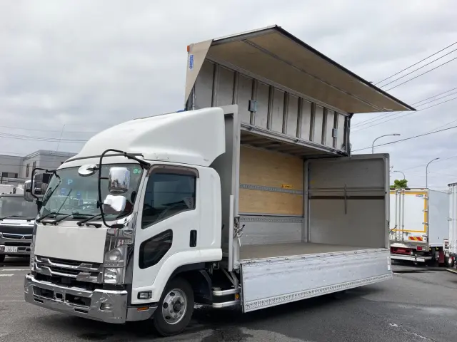 いすゞ フォワード 2RG-FRR90S2(2WD)の写真1