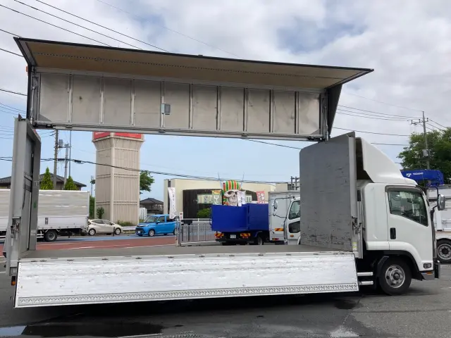 いすゞ フォワード 2RG-FRR90S2(2WD)の写真6