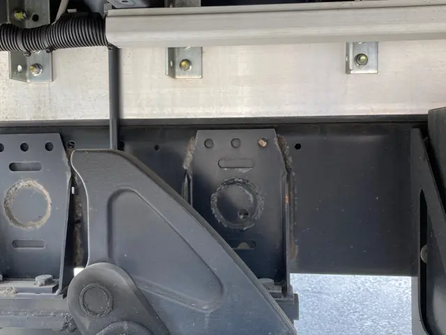 いすゞ フォワード 2RG-FRR90S2(2WD)の写真17