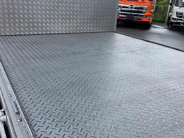 いすゞ エルフ 2RG-NPR88N(2WD)の写真11