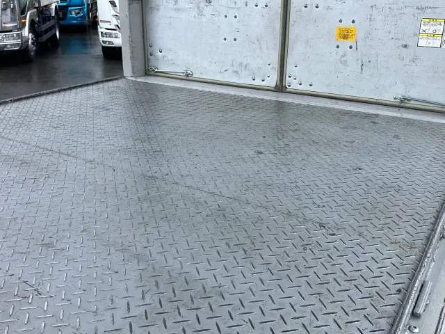 いすゞ エルフ 2RG-NPR88N(2WD)の写真12