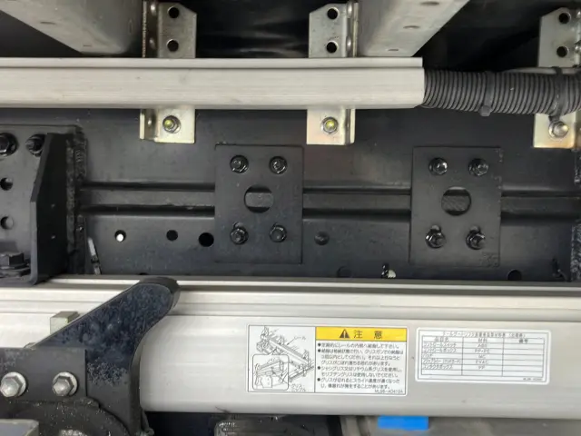 いすゞ エルフ 2RG-NPR88N(2WD)の写真16