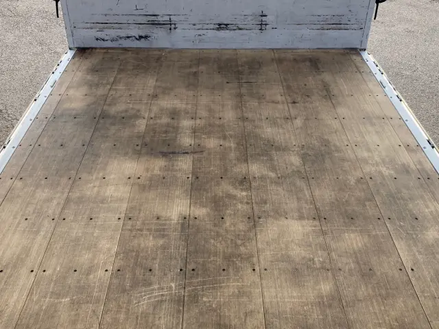 いすゞ フォワード 2RG-FRR90T2(2WD)の写真11