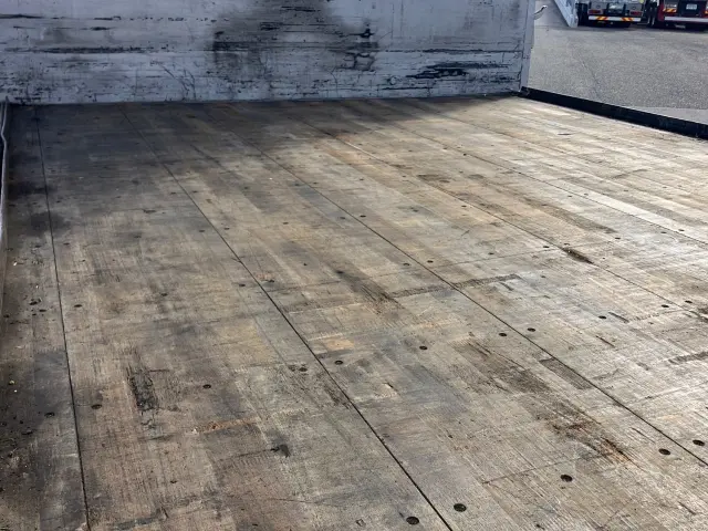 いすゞ フォワード 2RG-FRR90T2(2WD)の写真11