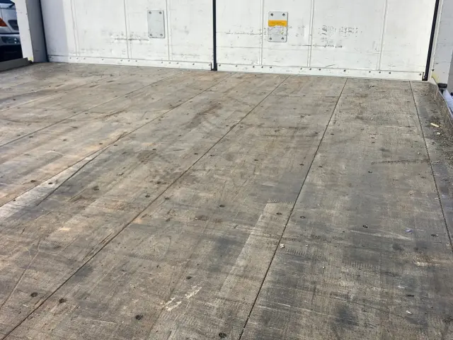 いすゞ フォワード 2RG-FRR90T2(2WD)の写真12