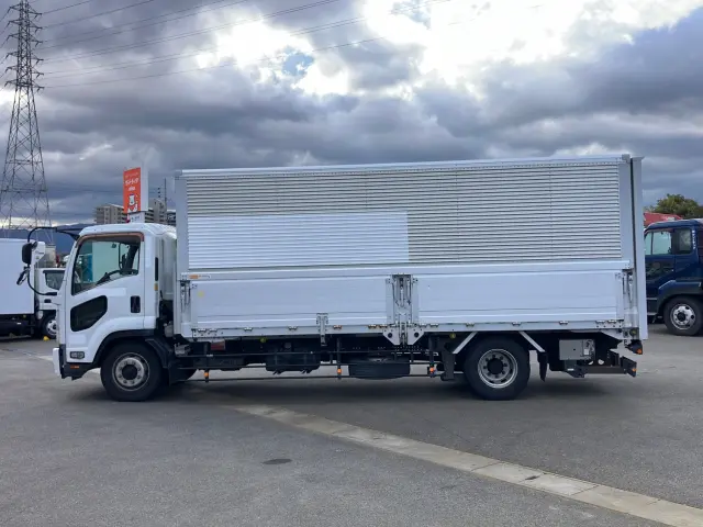 いすゞ フォワード LKG-FTR90T2(2WD)の写真7