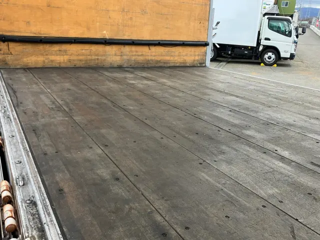 いすゞ フォワード LKG-FTR90T2(2WD)の写真11