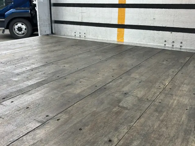 いすゞ フォワード LKG-FTR90T2(2WD)の写真12