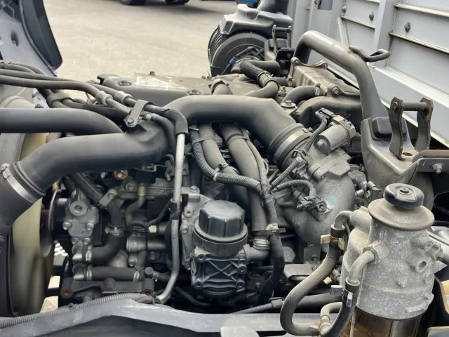 いすゞ フォワード LKG-FTR90T2(2WD)の写真19