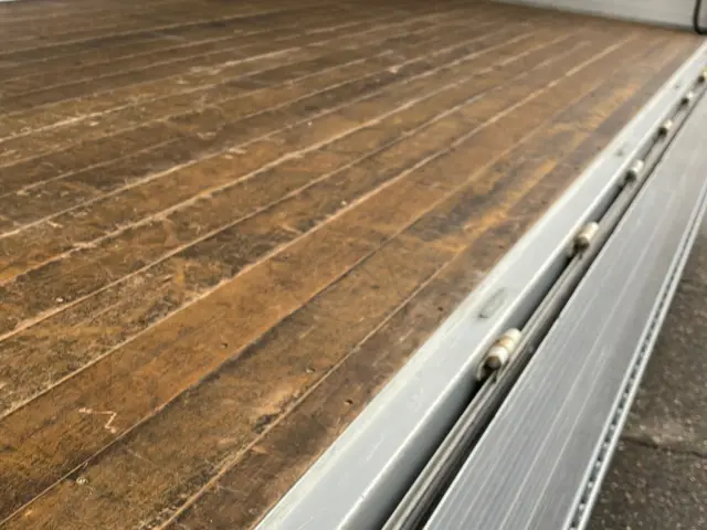 日野 レンジャー 2KG-FD2ABG(2WD)の写真12