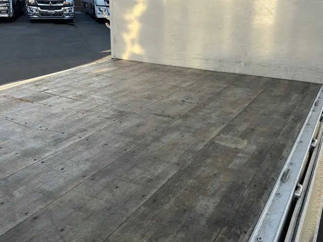 いすゞ フォワード 2RG-FRR90T2(2WD)の写真11