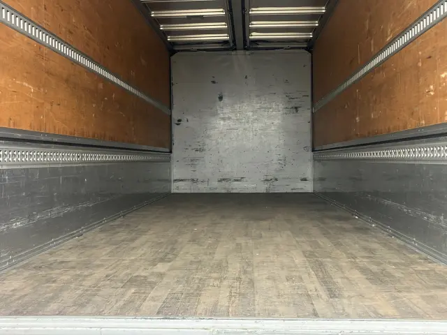 いすゞ フォワード 2RG-FRR90T2(2WD)の写真10