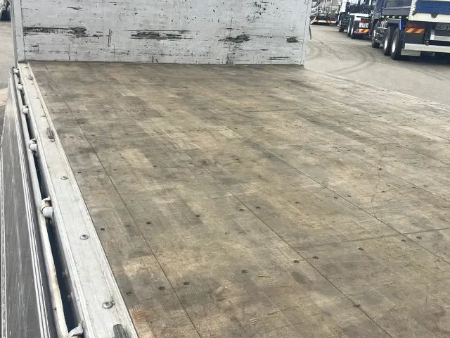 いすゞ フォワード 2RG-FRR90T2(2WD)の写真11