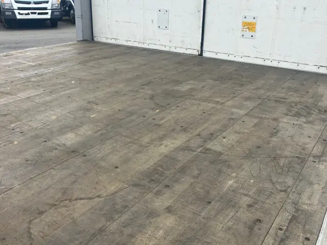 いすゞ フォワード 2RG-FRR90T2(2WD)の写真12