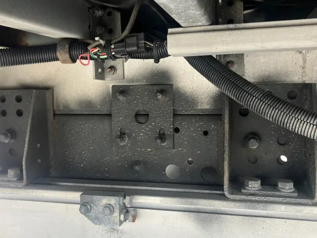 いすゞ フォワード 2RG-FRR90T2(2WD)の写真17