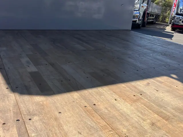 いすゞ フォワード 2RG-FRR90S2(2WD)の写真11