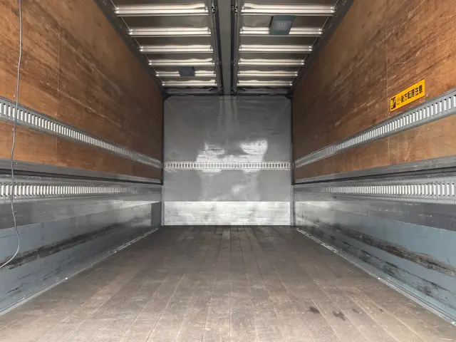 いすゞ フォワード 2RG-FRR90T2(2WD)の写真10