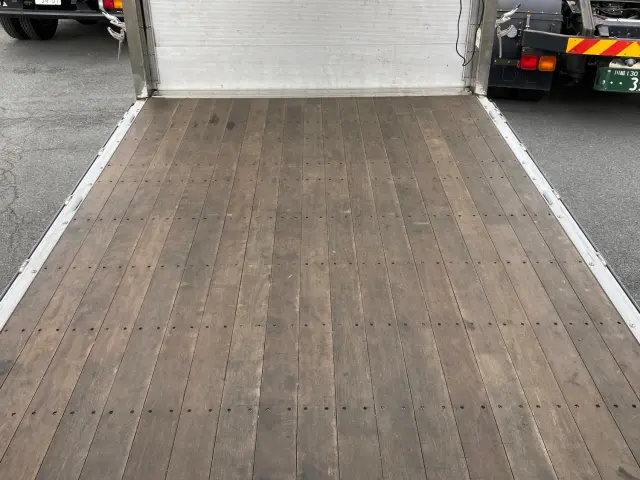 いすゞ フォワード 2RG-FRR90T2(2WD)の写真11