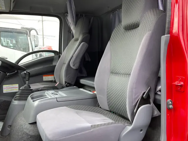 いすゞ フォワード 2RG-FRR90T2(2WD)の写真22