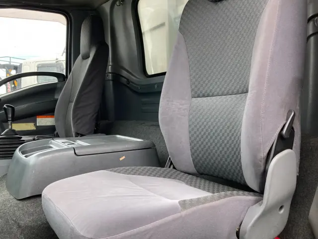 いすゞ フォワード TKG-FRR90T2(2WD)の写真22