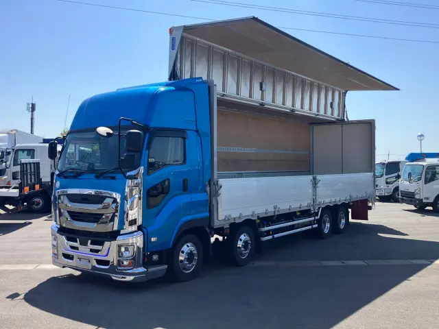 いすゞ ギガ 2PG-CYJ77D(8x4)の写真1