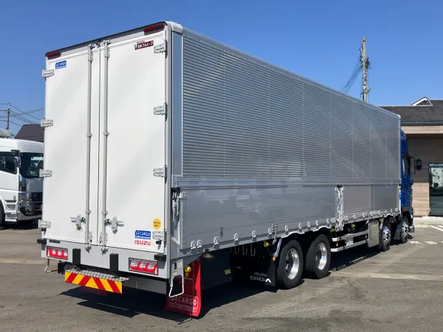 いすゞ ギガ 2PG-CYJ77D(8x4)の写真3