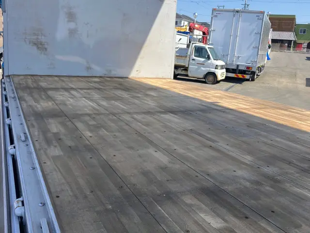 いすゞ ギガ 2PG-CYJ77D(8x4)の写真11