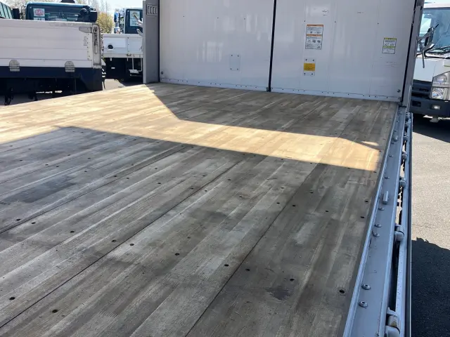 いすゞ ギガ 2PG-CYJ77D(8x4)の写真12