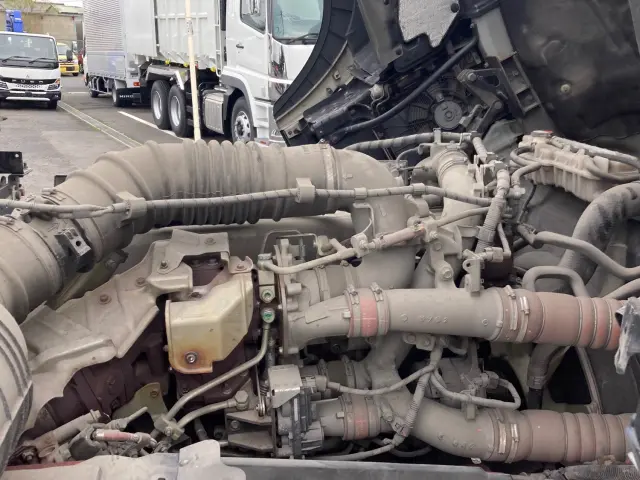 日野 プロフィア 2DG-FR1AHG(6x2)の写真17