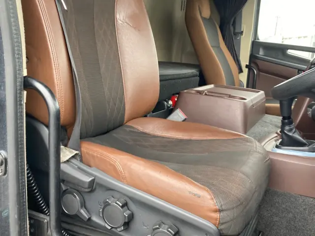 日野 プロフィア 2DG-FR1AHG(6x2)の写真18