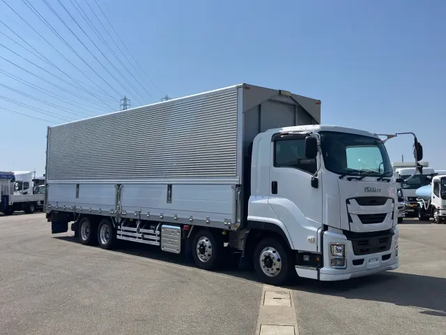 いすゞ ギガ 2PG-CYJ77C(8x4)の写真2
